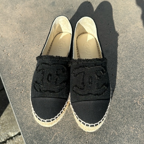 Chanel all black espadrilles linen logo flats Sz 38 - Picture 1 of 11
